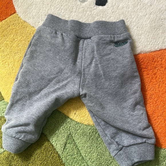 Gucci Baby gray sweatpants size 3-6 months in great condition - Picture 2 of 3